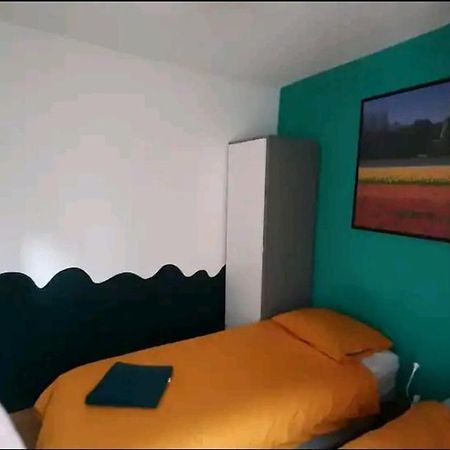 Nicole, Not For Parties, Not A Hotel, Room With Shared Bathroom, No Kitchen Ámsterdam Exterior foto